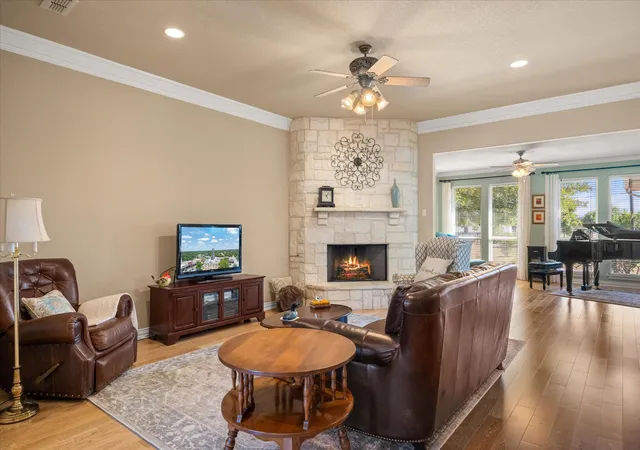 Photo 3 of Single family home for sale at 2101 W Emerald Bend Ct, Granbury, TX 76049 | MLS# 21352751 | Listing updated on 2026-08-31