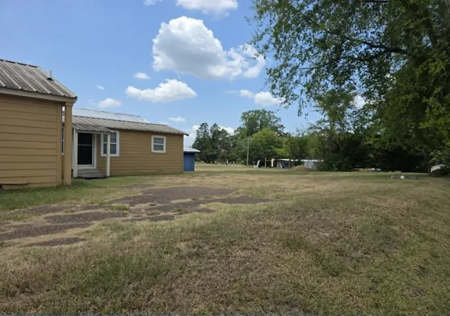 Photo 4 of Single family home for sale at 310 Main St, Logansport, LA 71049 | MLS# 21354039 | Listing updated on 2026-08-24