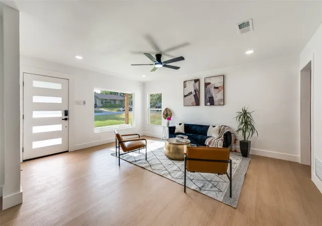 Photo 2 of Single family home for sale at 4812 S Ridge Ter, Fort Worth, TX 76133 | MLS# 21354027 | Listing updated on 2026-10-07