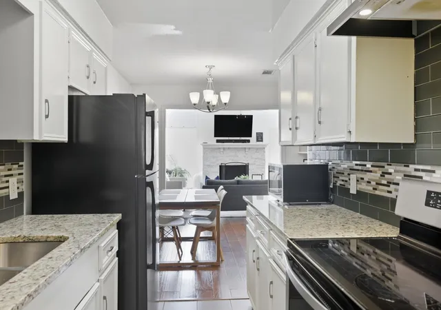 Photo 4 of Single family home for sale at 2509 W Oakdale Rd, Irving, TX 75060 | MLS# 21354054 | Listing updated on 2026-08-28
