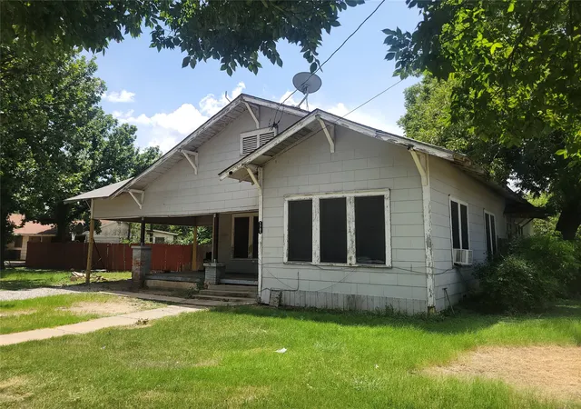 Photo 1 of Single family home for sale at 1701 6th St, Brownwood, TX 76801 | MLS# 21345891 | Listing updated on 2026-08-08