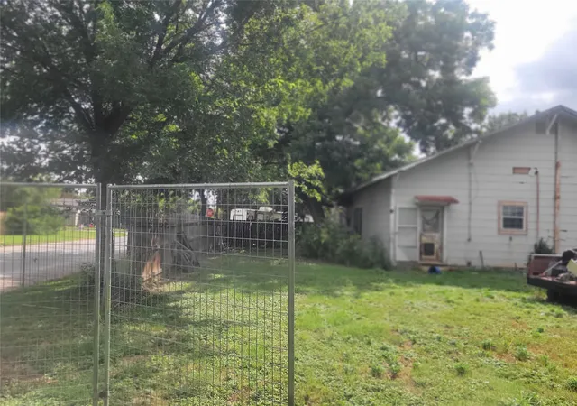 Photo 3 of Single family home for sale at 1701 6Th St, Brownwood, TX 76801 | MLS# 21345891 | Listing updated on 2026-08-08