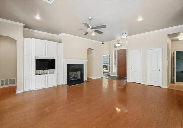 Photo 3 of Single family home for sale at 43192 Fringewood Dr, Whitney, TX 76692 | MLS# 21354046 | Listing updated on 2026-08-27