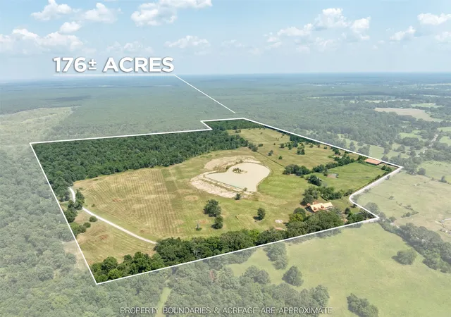 Photo 3 of Single family home for sale at 1521 County Road 3117, Clarksville, TX 75426 | MLS# 21353858 | Listing updated on 2026-09-21