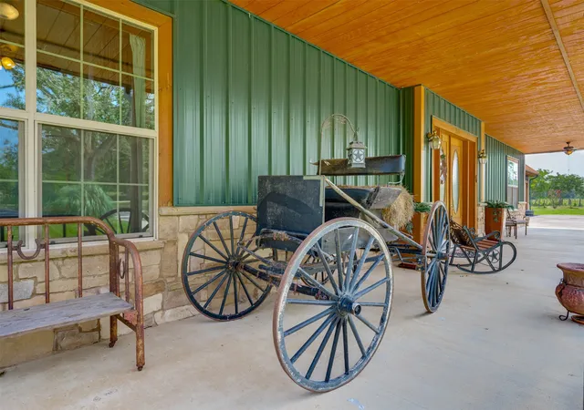 Photo 4 of Single family home for sale at 1521 County Road 3117, Clarksville, TX 75426 | MLS# 21353858 | Listing updated on 2026-09-21