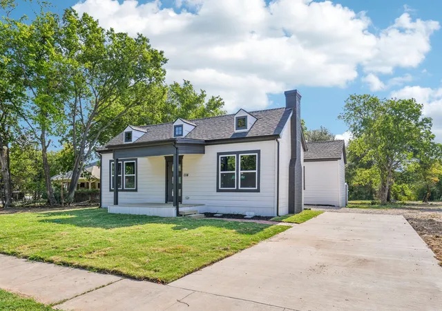 Photo 2 of Single family home for sale at 1114 N Catherine St, Terrell, TX 75160 | MLS# 21354070 | Listing updated on 2026-09-03