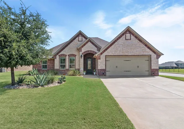 Photo 1 of Single family home for sale at 427 River Bank Ln, Granbury, TX 76049 | MLS# 21353750 | Listing updated on 2026-09-07