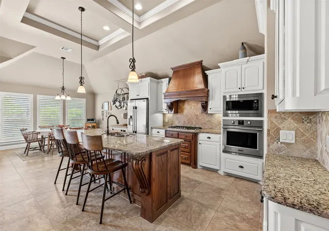 Photo 3 of Single family home for sale at 427 River Bank Ln, Granbury, TX 76049 | MLS# 21353750 | Listing updated on 2026-09-07