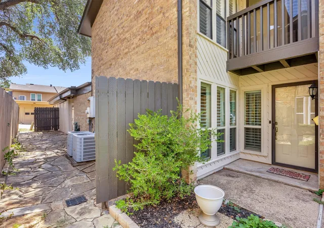 Photo 3 of Townhouse for sale at 2906 Wayside Dr, Bedford, TX 76021 | MLS# 21353677 | Listing updated on 2026-10-02