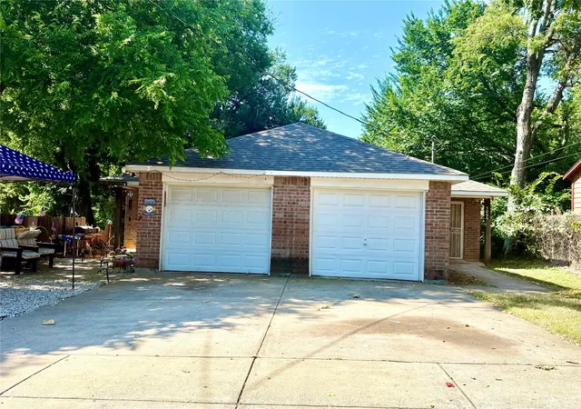 Photo 1 of Multi family home for sale at 5004 Chapman St, Fort Worth, TX 76105 | MLS# 21354148 | Listing updated on 2026-08-30
