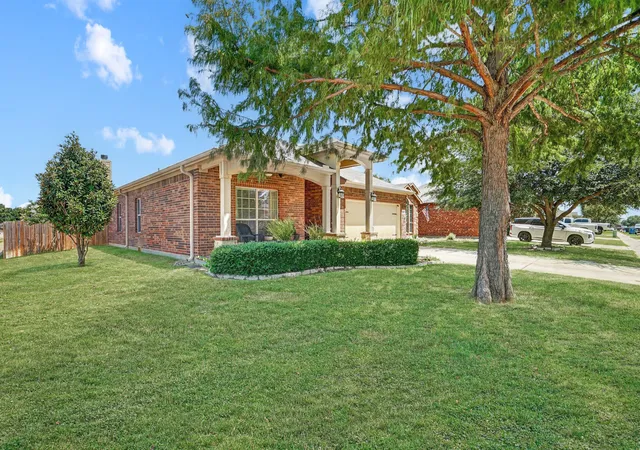 Photo 1 of Sale Pending at 2201 Kaitlyn Dr, Weatherford, TX 76087 | MLS# 21353948 | Listing updated on 2026-08-30