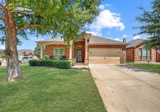 Photo 2 of Sale Pending at 2201 Kaitlyn Dr, Weatherford, TX 76087 | MLS# 21353948 | Listing updated on 2026-08-30