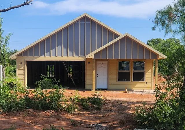 Photo 1 of Sale Pending at 2150 Kansas St, Abilene, TX 79603 | MLS# 21353730 | Listing updated on 2026-08-16