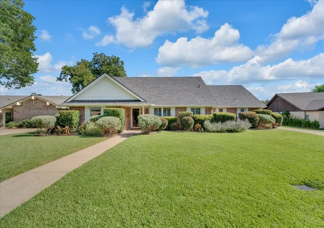 Photo 1 of Sale Pending at 4412 Fiesta Cir E, Fort Worth, TX 76133 | MLS# 21353485 | Listing updated on 2026-08-29