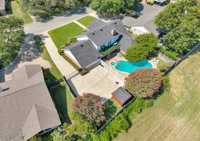 Photo 3 of Sale Pending at 4412 Fiesta Cir E, Fort Worth, TX 76133 | MLS# 21353485 | Listing updated on 2026-08-29