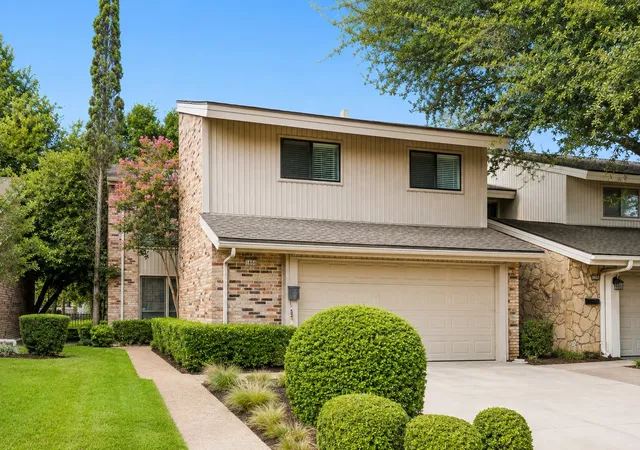Photo 2 of Single family home for sale at 1806 Lakecrest Ct, Carrollton, TX 75006 | MLS# 21322333 | Listing updated on 2026-08-07