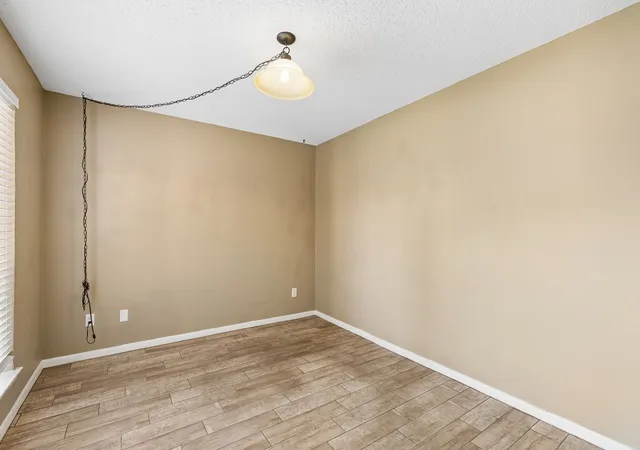 Photo 3 of Single family home for sale at 1806 Lakecrest Ct, Carrollton, TX 75006 | MLS# 21322333 | Listing updated on 2026-08-07