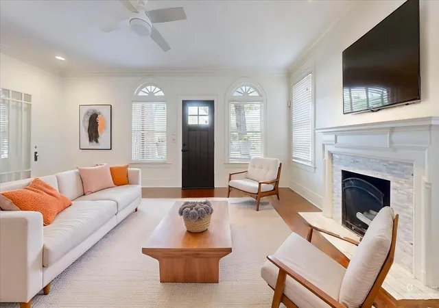 Photo 3 of Single family home for sale at 826 Cedar Hill Ave, Dallas, TX 75208 | MLS# 21353613 | Listing updated on 2026-08-30