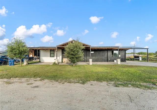 Photo 3 of Manufactured home for sale at 112 County Road 4028a, Chilton, TX 76632 | MLS# 21353979 | Listing updated on 2026-08-08