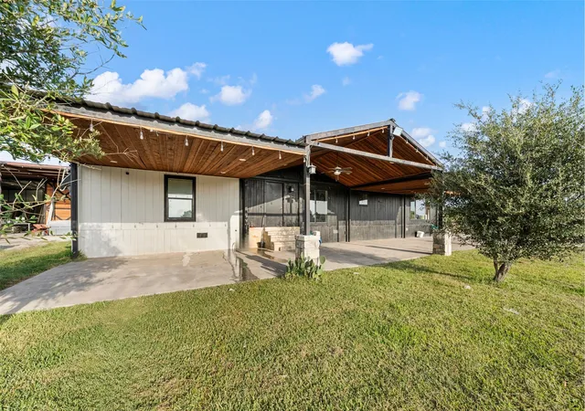 Photo 4 of Manufactured home for sale at 112 County Road 4028A, Chilton, TX 76632 | MLS# 21353979 | Listing updated on 2026-08-08
