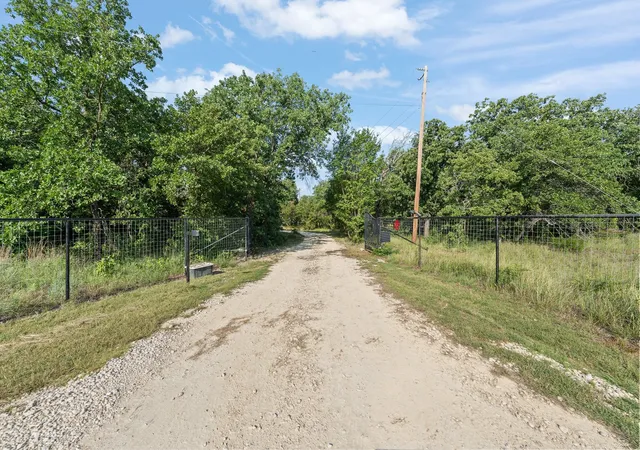 Photo 3 of Single family home for sale at 1647 County Road 1004, Walnut Springs, TX 76690 | MLS# 21353893 | Listing updated on 2026-08-08