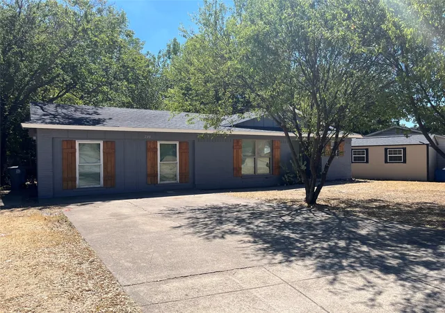 Photo 3 of Single family home for sale at 238 Glencairn Dr, Dallas, TX 75232 | MLS# 21354181 | Listing updated on 2026-09-29