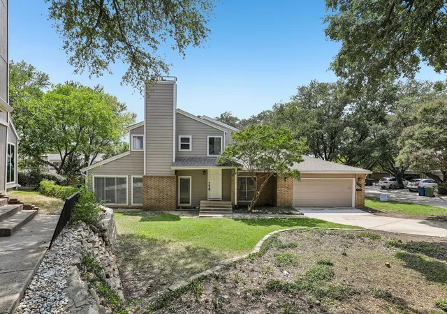 Photo 3 of Townhouse for sale at 2712 Meadowstone Ct, Carrollton, TX 75006 | MLS# 21354178 | Listing updated on 2026-08-19