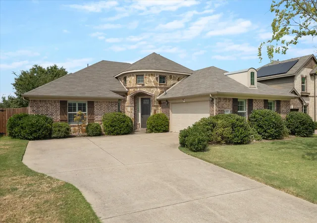 Photo 3 of Sale Pending at 6413 Tuckers Pl, Rowlett, TX 75089 | MLS# 21350567 | Listing updated on 2026-09-15