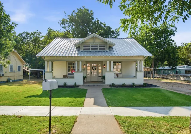Photo 4 of Single family home for sale at 225 S Texas St, De Leon, TX 76444 | MLS# 21353977 | Listing updated on 2026-09-24