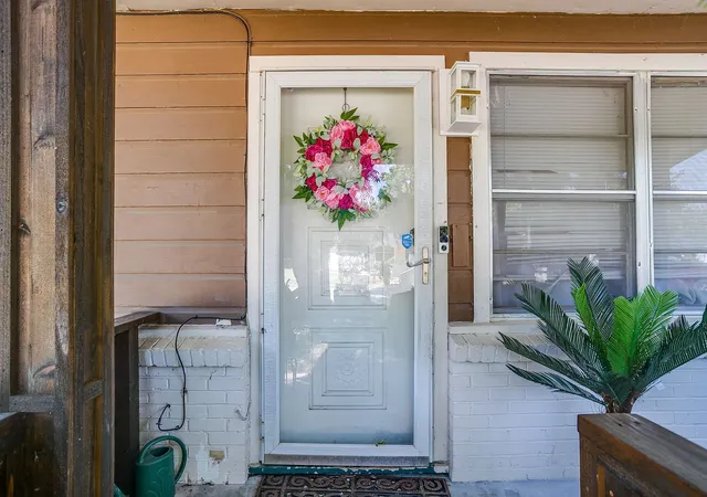 Photo 3 of Single family home for sale at 702 Lombardy Ln, Arlington, TX 76013 | MLS# 21354229 | Listing updated on 2026-08-28