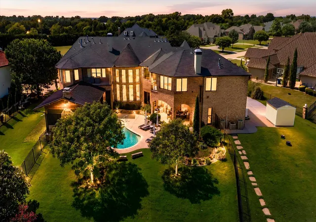 Photo 2 of Mansion for sale at 209 Crystal Ct, Rockwall, TX 75032 | MLS# 21349527 | Listing updated on 2026-08-20
