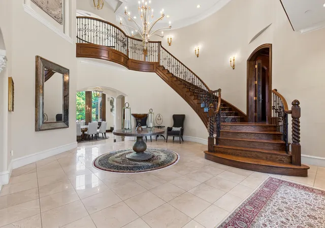 Photo 3 of Mansion for sale at 209 Crystal Ct, Rockwall, TX 75032 | MLS# 21349527 | Listing updated on 2026-10-03