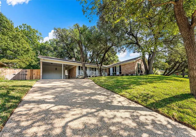 Photo 1 of Single family home for sale at 2901 Woodland Dr, Waco, TX 76710 | MLS# 21354248 | Listing updated on 2026-08-08