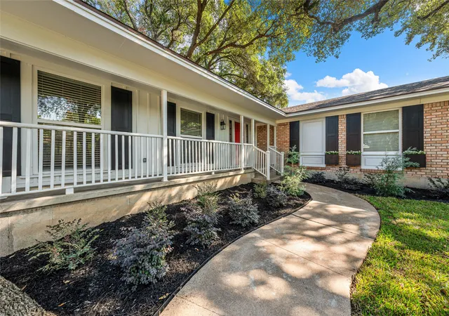 Photo 2 of Single family home for sale at 2901 Woodland Dr, Waco, TX 76710 | MLS# 21354248 | Listing updated on 2026-08-08