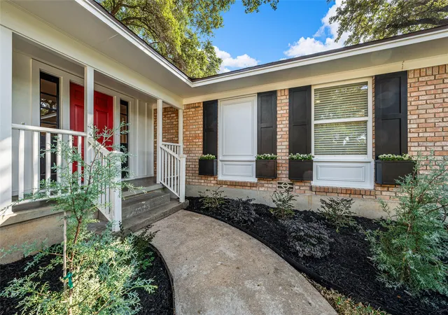 Photo 3 of Single family home for sale at 2901 Woodland Dr, Waco, TX 76710 | MLS# 21354248 | Listing updated on 2026-08-08