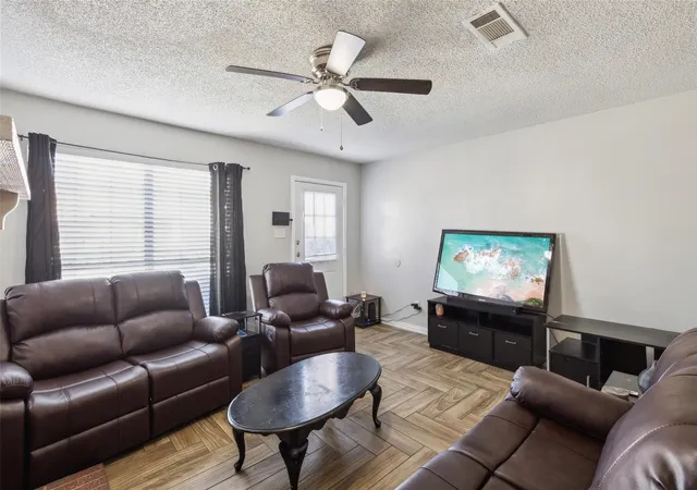 Listing Photo 4 - Condo for sale in building located at 10500 Lake June Rd, Dallas, TX 75217 - Unit #J09