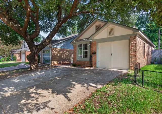 Photo 1 of Sale Pending at 1307 Pecan Sq, Bossier City, LA 71112 | MLS# 21354261 | Listing updated on 2026-08-27