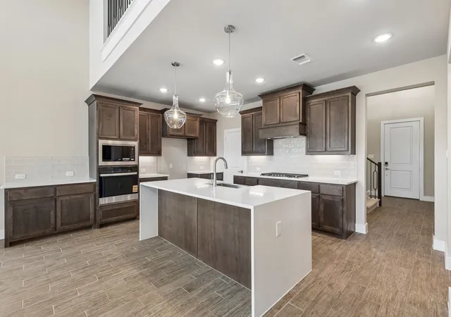 Photo 3 of Single family home for sale at 1011 Goldenrod Dr, Justin, TX 76247 | MLS# 21354283 | Listing updated on 2026-08-08
