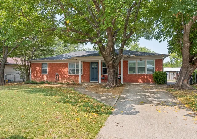 Photo 2 of Single family home for sale at 1009 Zelda Dr, Hurst, TX 76053 | MLS# 21354210 | Listing updated on 2026-10-05