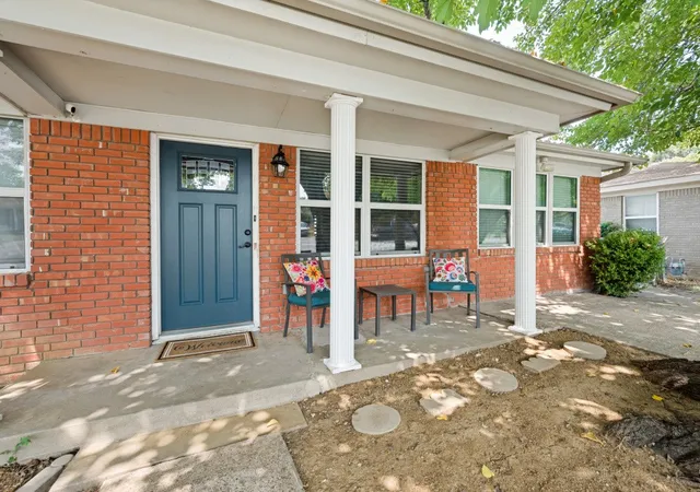 Photo 3 of Single family home for sale at 1009 Zelda Dr, Hurst, TX 76053 | MLS# 21354210 | Listing updated on 2026-10-05