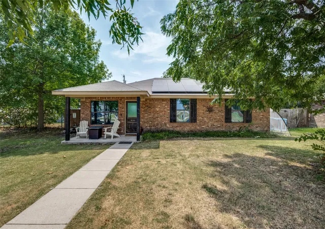 Photo 1 of Single family home for sale at 105 N 7th St, Sanger, TX 76266 | MLS# 21354310 | Listing updated on 2026-08-30