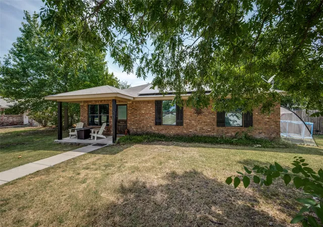 Photo 2 of Single family home for sale at 105 N 7th St, Sanger, TX 76266 | MLS# 21354310 | Listing updated on 2026-08-30