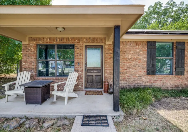 Photo 3 of Single family home for sale at 105 N 7th St, Sanger, TX 76266 | MLS# 21354310 | Listing updated on 2026-08-30