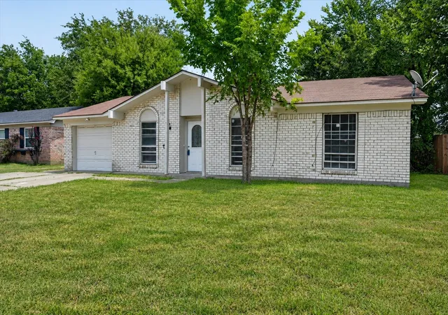 Photo 1 of Single family home for sale at 1123 Venus St, Cedar Hill, TX 75104 | MLS# 21353178 | Listing updated on 2026-09-15
