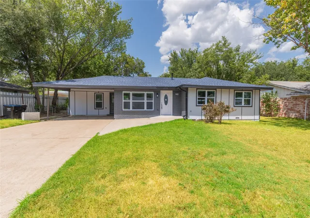 Photo 1 of Single family home for sale at 2514 Broadview St, Greenville, TX 75402 | MLS# 21350674 | Listing updated on 2026-10-08