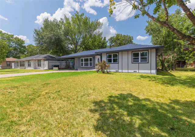Photo 2 of Single family home for sale at 2514 Broadview St, Greenville, TX 75402 | MLS# 21350674 | Listing updated on 2026-10-08