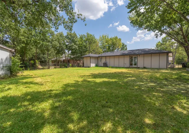 Photo 3 of Single family home for sale at 2514 Broadview St, Greenville, TX 75402 | MLS# 21350674 | Listing updated on 2026-09-27