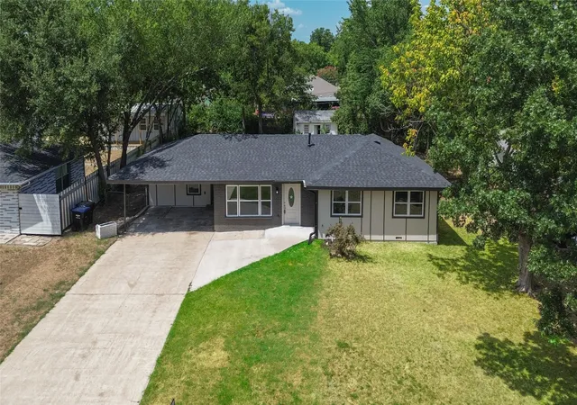 Photo 4 of Single family home for sale at 2514 Broadview St, Greenville, TX 75402 | MLS# 21350674 | Listing updated on 2026-09-27