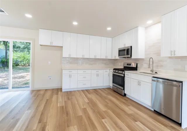 Photo 3 of Single family home for sale at 2514 Broadview St, Greenville, TX 75402 | MLS# 21350674 | Listing updated on 2026-09-27