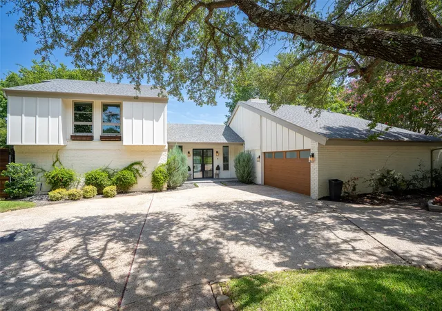Photo 1 of Sale Pending at 1904 Woodstock Dr, Colleyville, TX 76034 | MLS# 21346452 | Listing updated on 2026-08-24